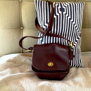 Vintage Coach brown leather purse. Gold hardware